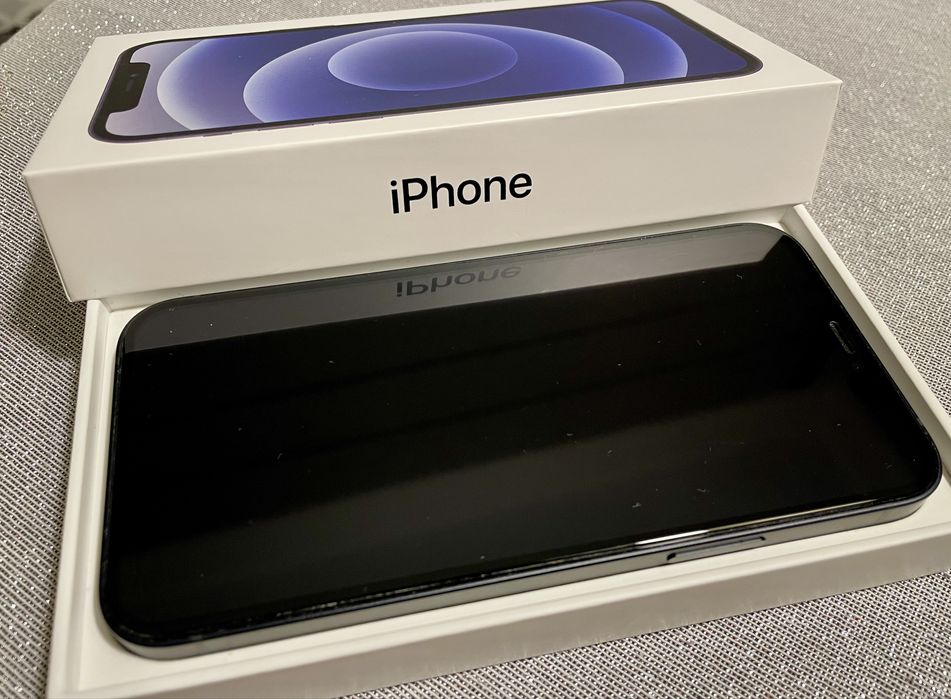 Vand iPhone 12 black ca nou