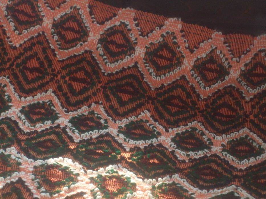 Cuverturi noi traditionale cu diferite broderii