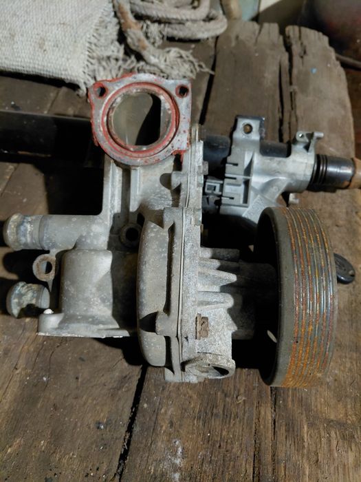 Продам помпу в сборе с корпусом