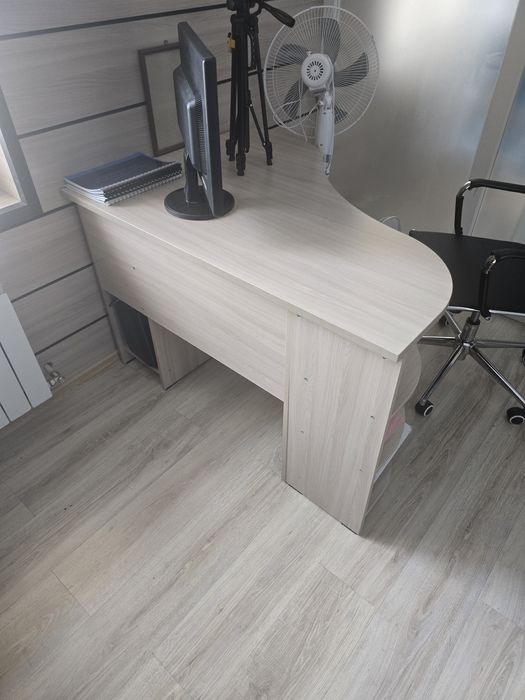 Офисные столы продам