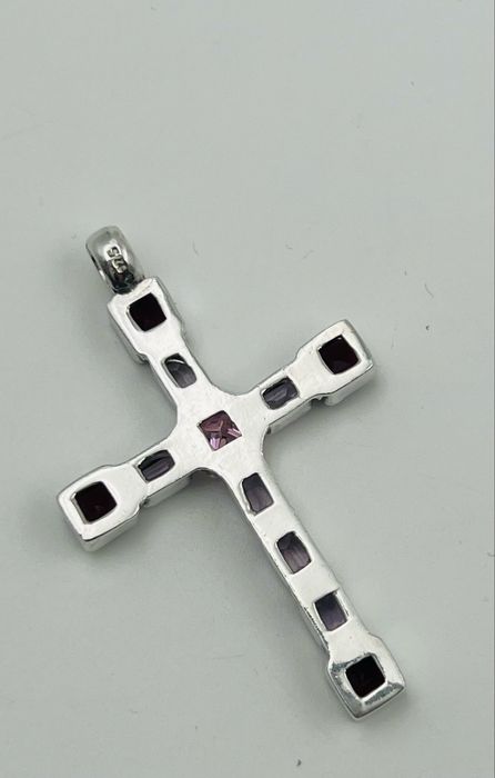 Сребърен кръст с полускъпоценни камъни
