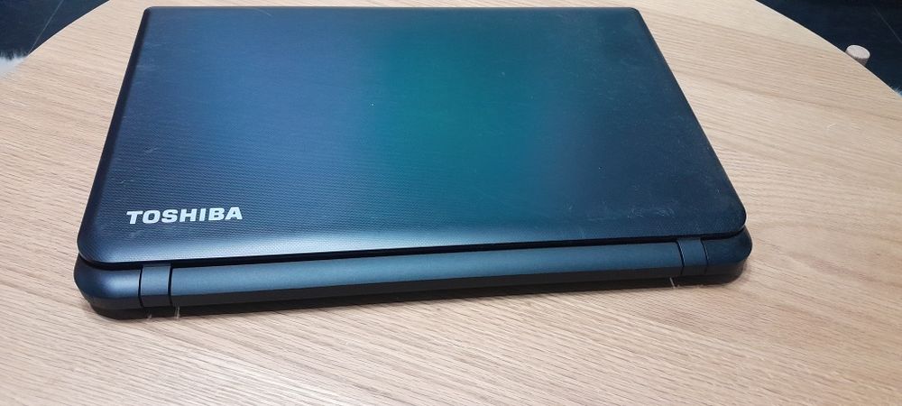 Vand laptop Toshiba