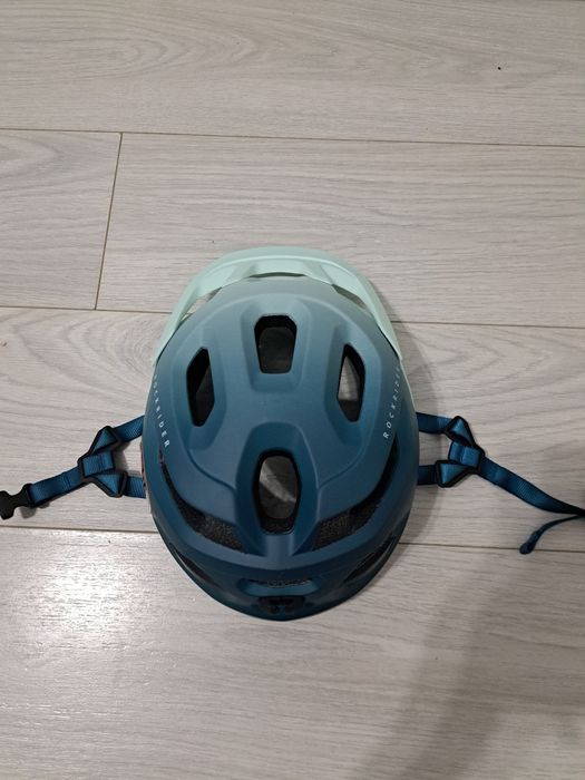 Casca rockrider folosita un weekend contrast albastru spre turcoaz