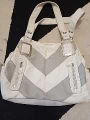 Дамска актуална дамска чанта.