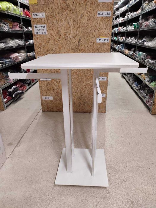 Метална въртележка за дрехи с плот