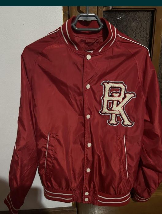 Geaca bershka mărimea xs