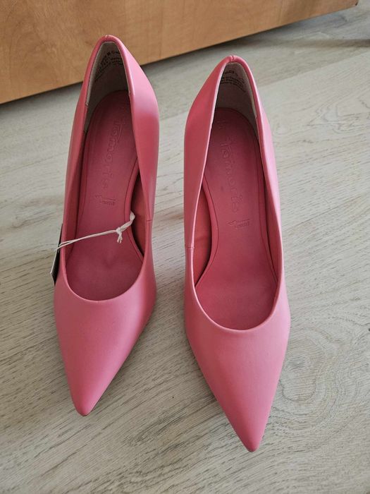 Нови обувки Tamaris