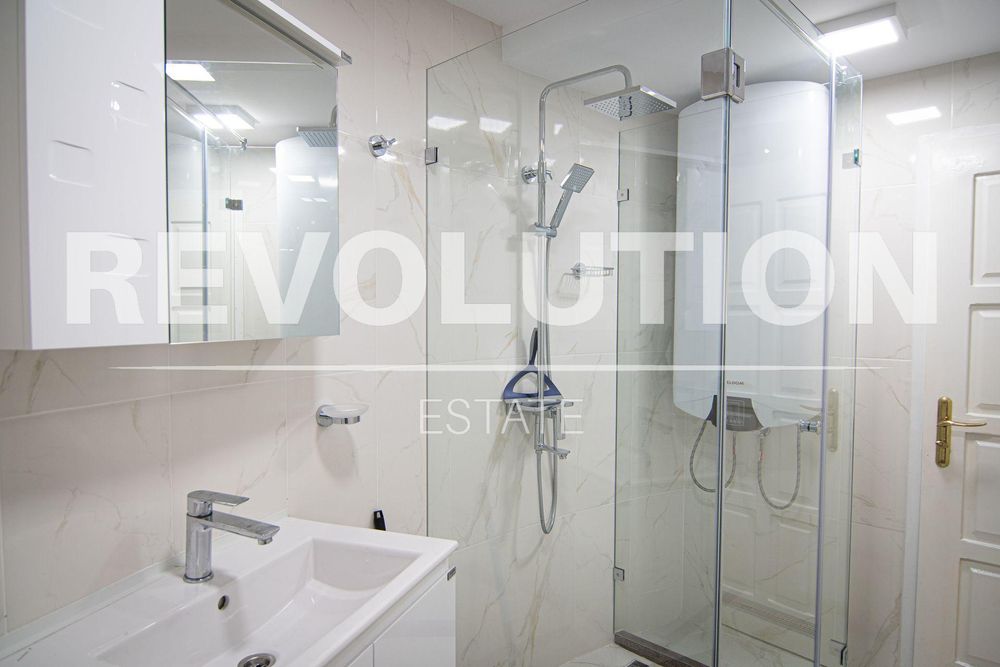 Дава се под наем Тристаен апартамент в Пловдив, Център - 150 кв.м за 1994.61 € - Снимка #9