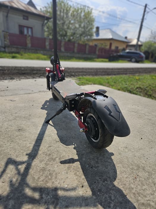 Vând trotineta electrica