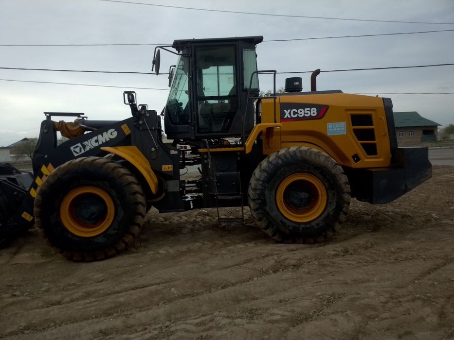 Фронтальный погрузчик