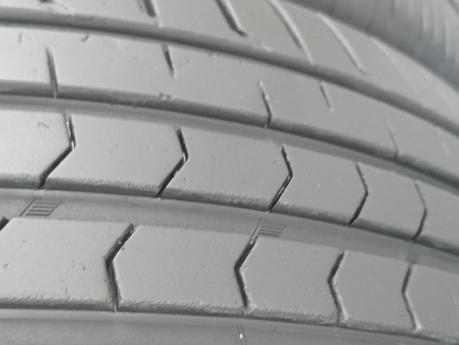 225/55/17 Vredestein