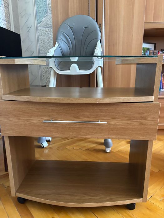 Comodă Tv cu roti, stare bună