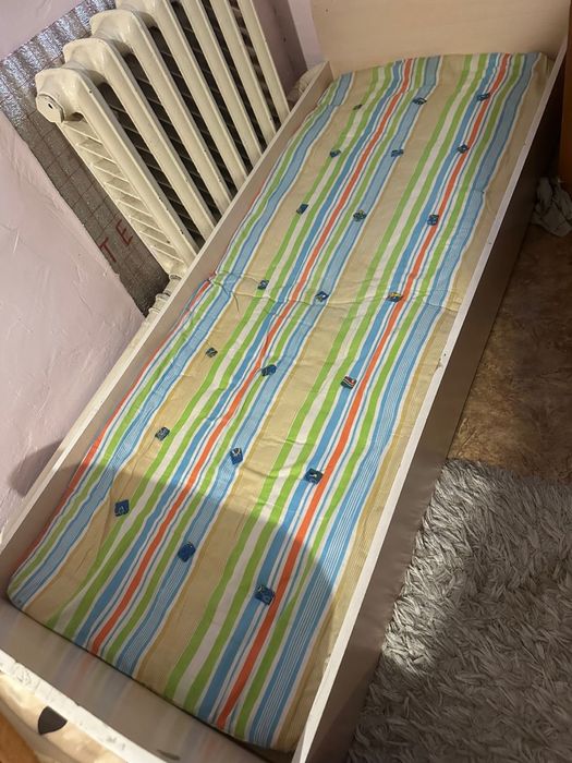 Кровать с матрасом