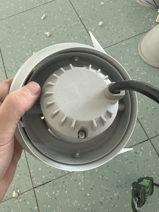 Продавам професионален карданичен downlight DM880282 на LTS & LEUCHTEN
