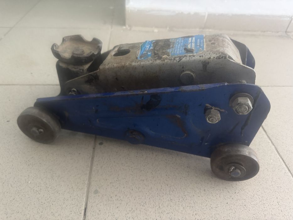 домкрат автомобильный