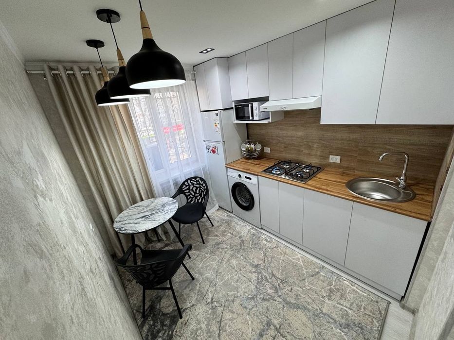 Своя квартира 1-комнатная Новомосковская, Аккурганская улица