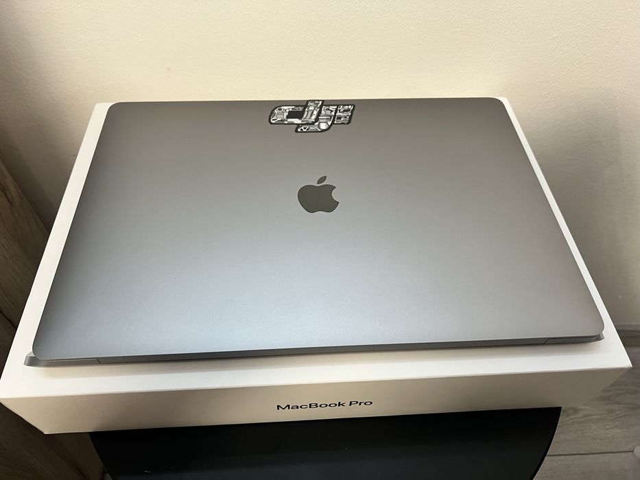 MacBook Pro 16” - 2019 - i7 2.6 Ghz - Full Box