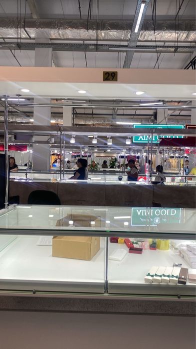 Продам витрину в ТД Керемет