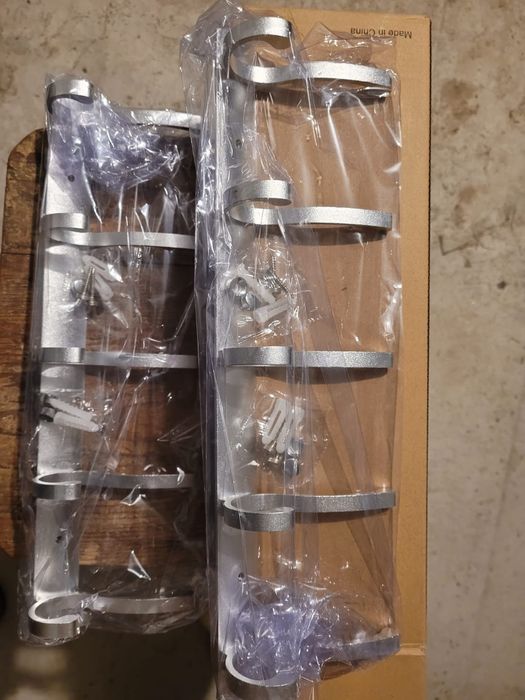 2 curiere inox pentru perete