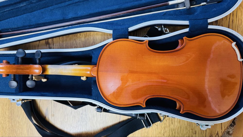 Продам полумастеровую скрипку ямаха