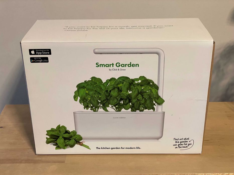 Смарт саксия Click and Grow Smart Garden