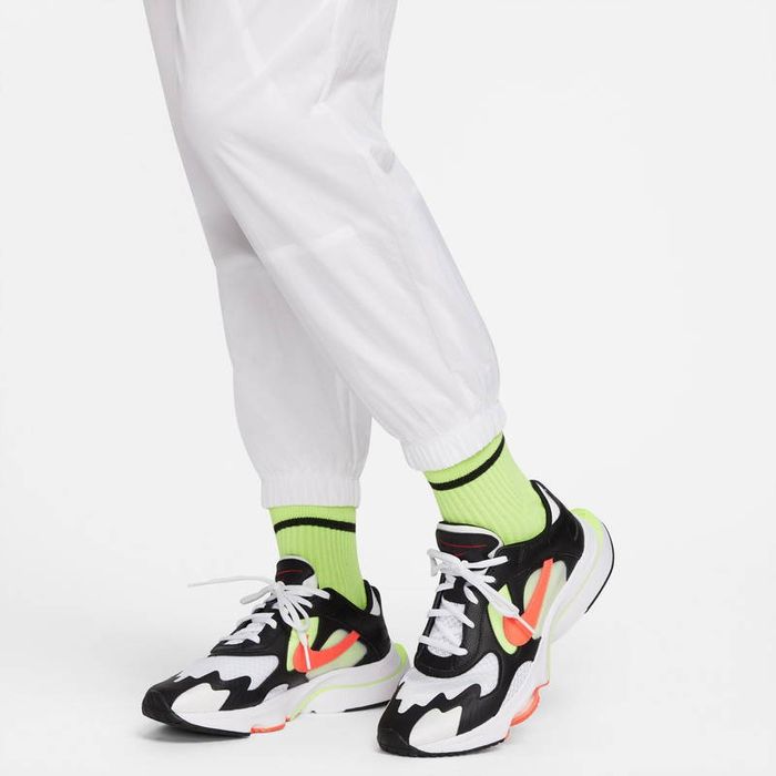 Дамски бял анцуг Nike Sportswear Essential M размер