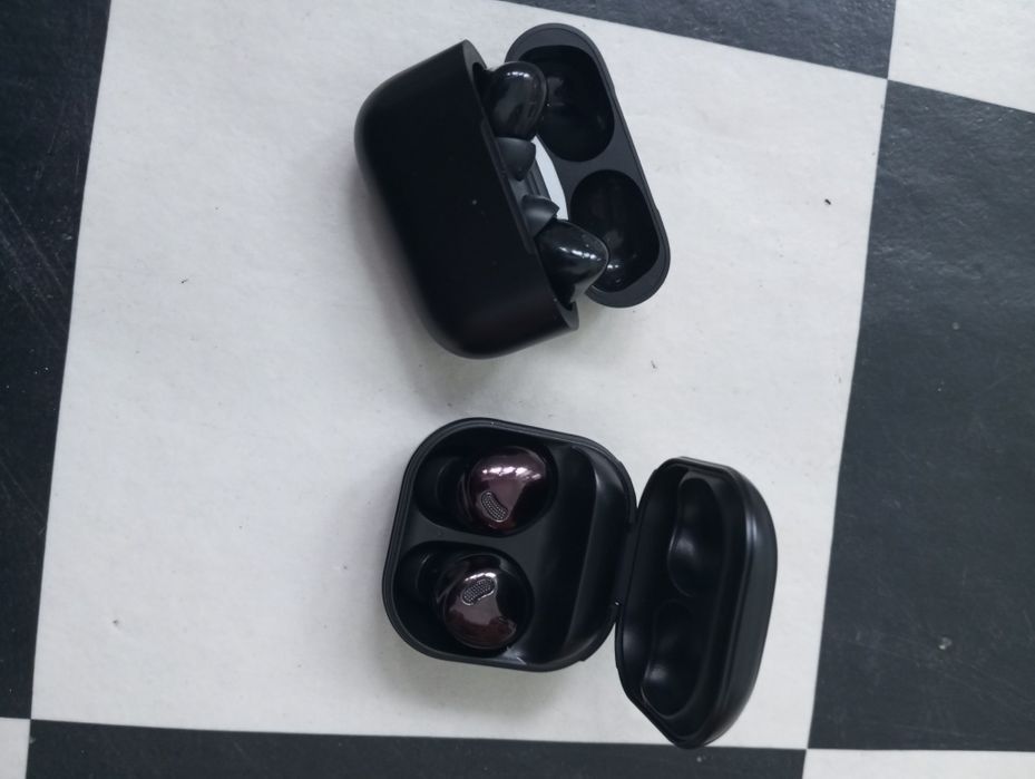 Naushniklar sotiladi