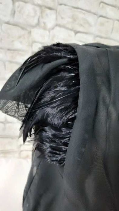 Rochie Guarapo cu pene la umeri,marimea M cred,noua fara eticheta