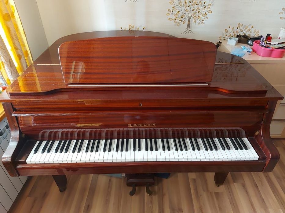 Продаётся рояль Gebr. Niendorf