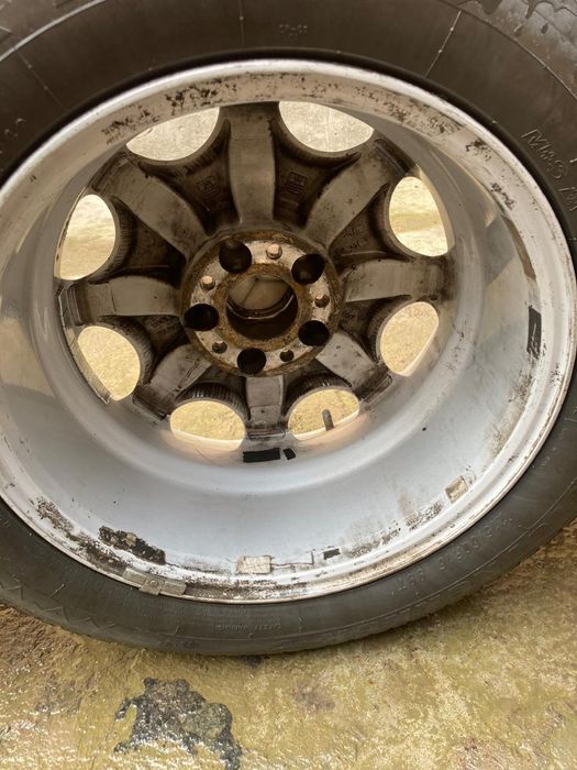 Продам зимние шины с дисками.