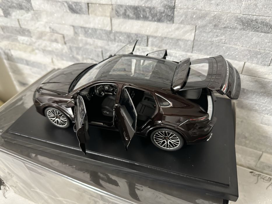 Macheta Porsche Cayenne 1:18