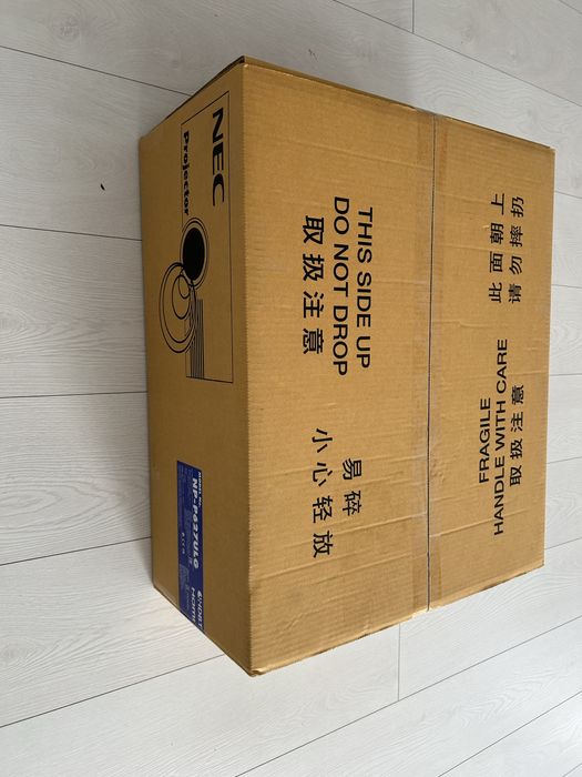 Videoproiector profesional NEC NP-P627ULG