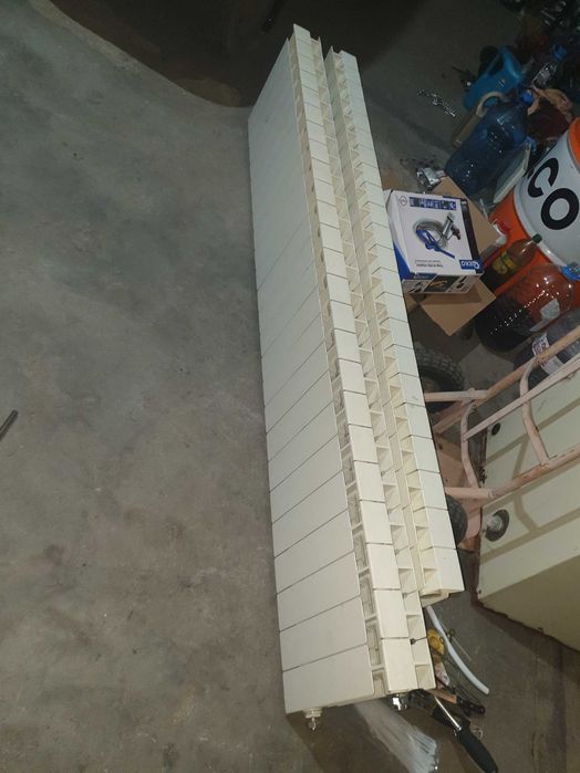 Радиатор алуминиев,Здрав и запазен.