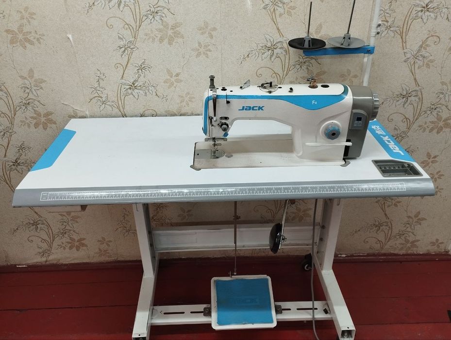 Jack F4 швейная машина
