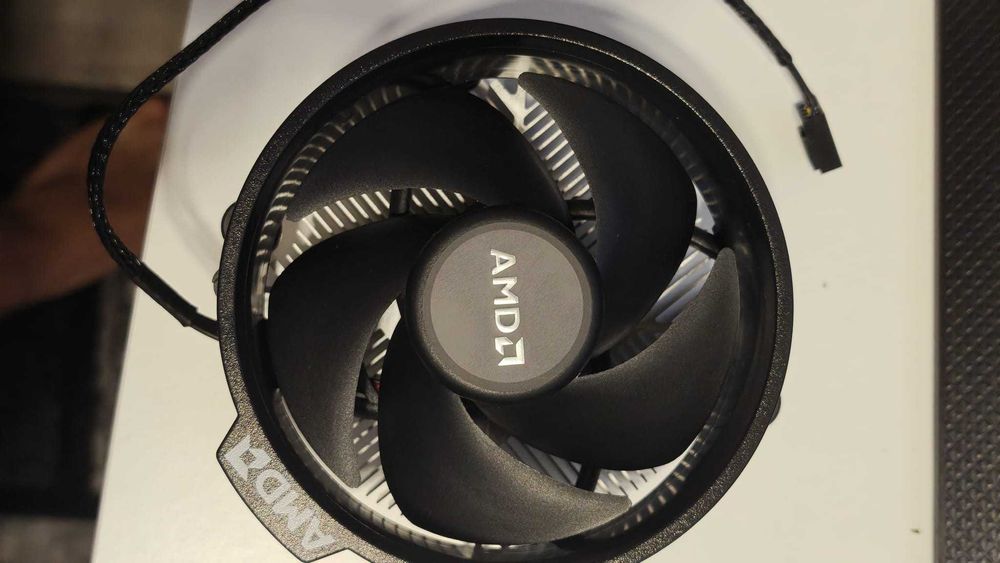 AMD Ryzen 5 8500G (folosit din Decembrie 2024 pana in Octombrie 2025)