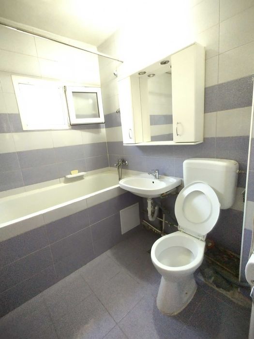 Inchiriez ap. 2 camere decomandat, nemobilat in Rogerius