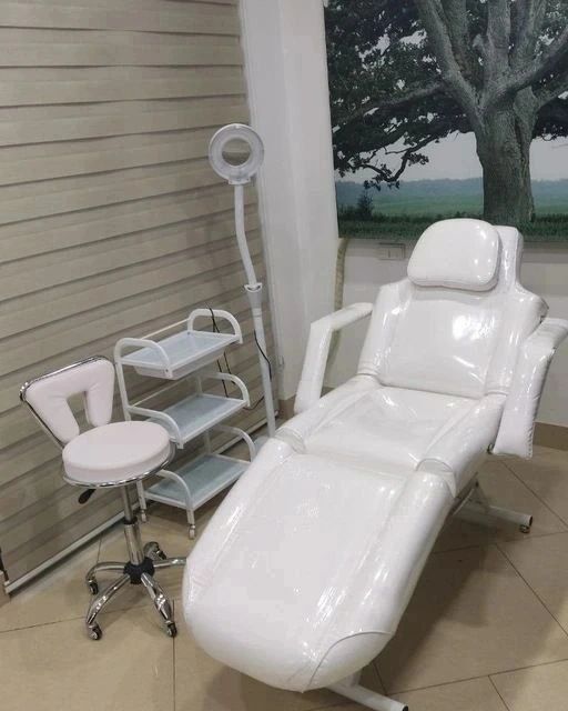 Kasmetalagicheskoy vamassajni kushetka