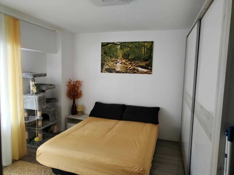 Apartament spațios 2 camere, decomandat (74 mp) – Zona Centrală / Piața Sud, Reșița – Renovat, Mobilat & Utilat ​Descriere: