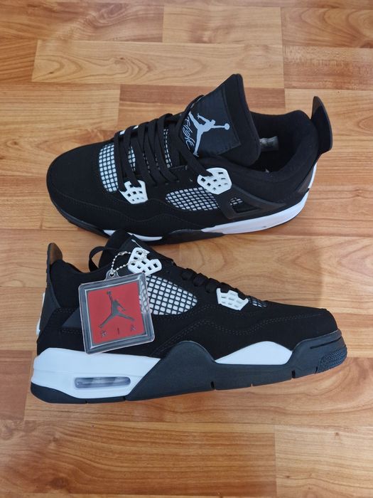 Adidași Jordan Retro patru