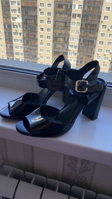 Босоножки 4000тг