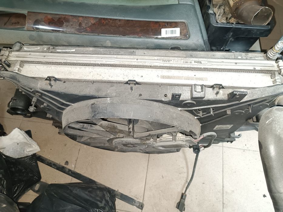 Комплект радиатори с охлаждаща перка за Volvo XC70, 2001g