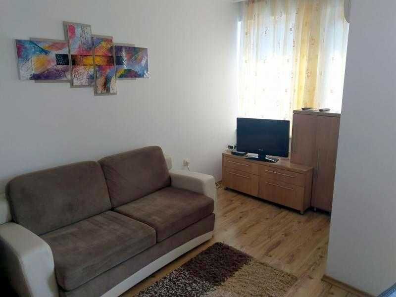 Дава се под наем Двустаен апартамент в Бургас, Център - 45 кв.м за 408 € - Снимка #1