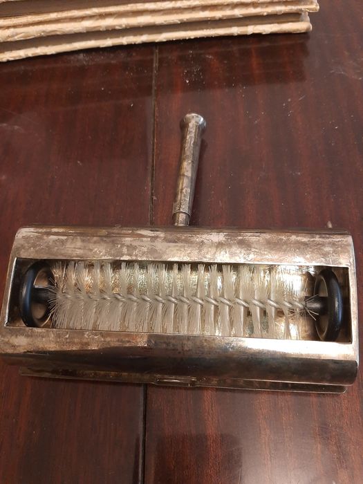 Стара четка за маса