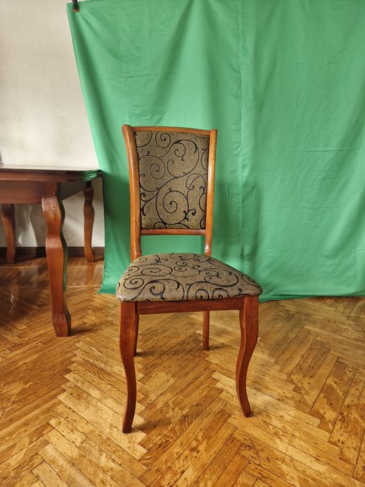 Большой стол в гостиную