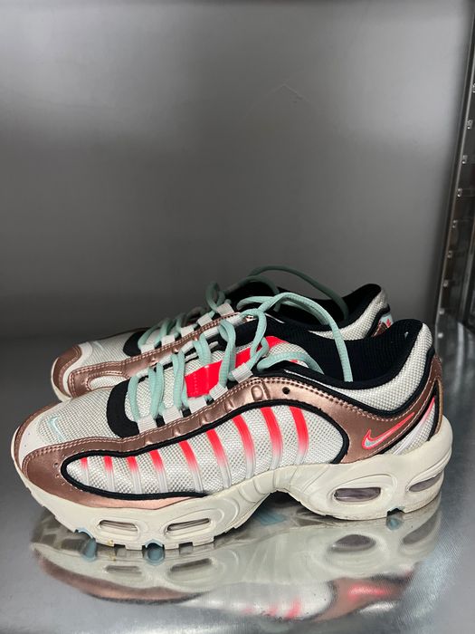 NIKE air max tailwind