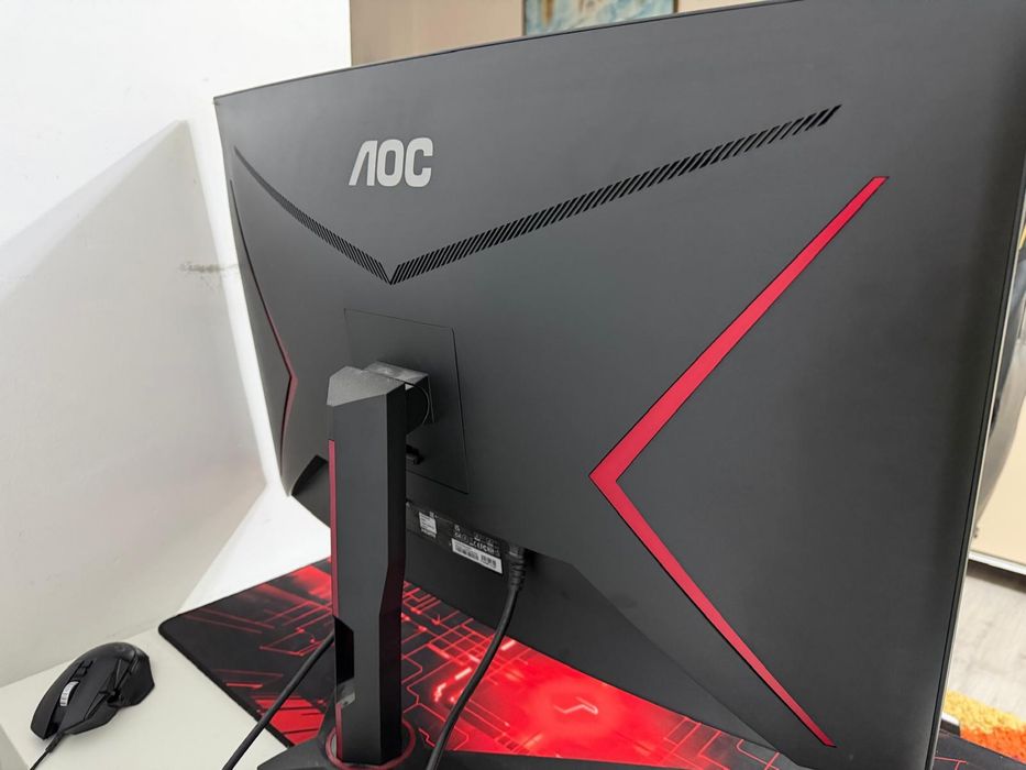 Monitor Gaming Curbat AOC 31.5” Full HD