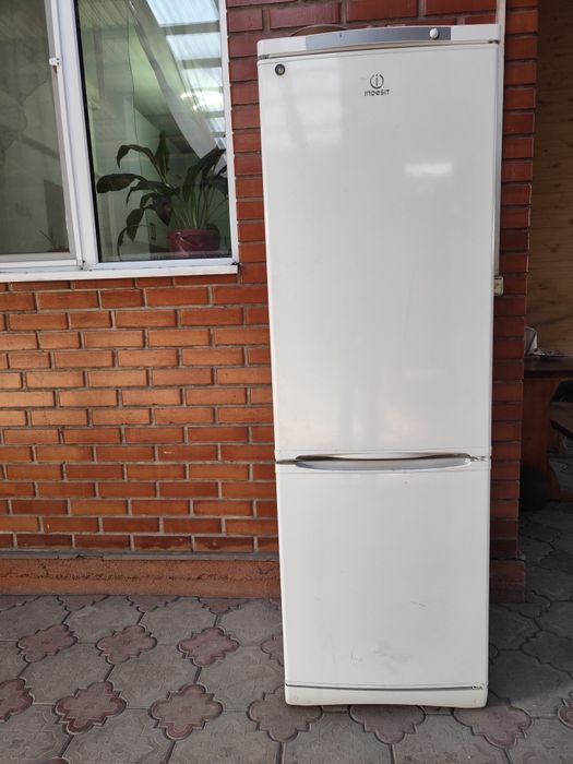 Холодильник indesit