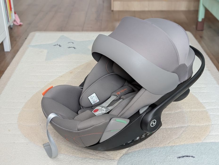 Scoica auto Cybex Gold Cloud G i-Size Confort pentru copii, 0-24 luni