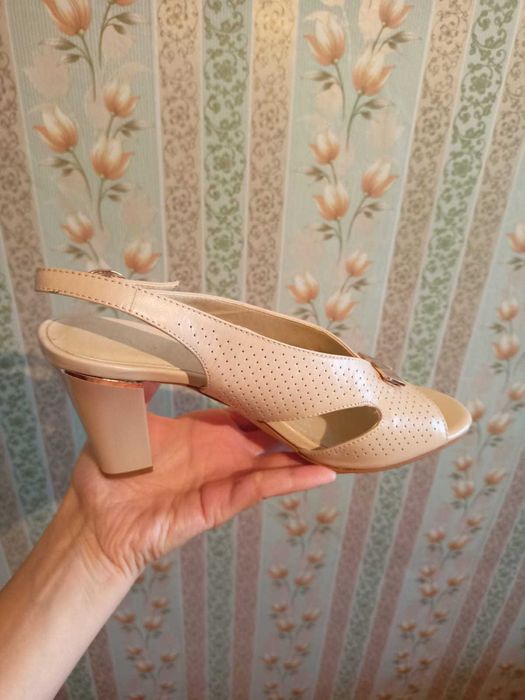 Элегантные босоножки