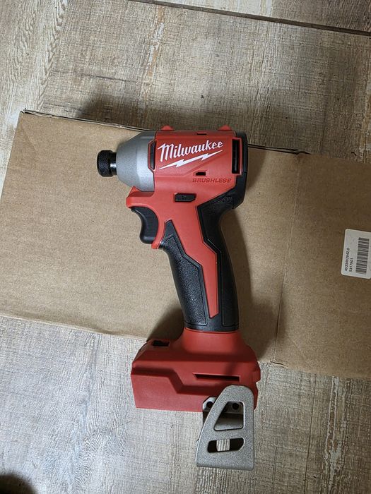 Masina de insurubat compacta cu impact Milwaukee  M18 BLIDR